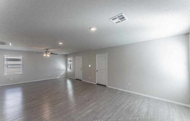 3-bedroom rental at 4343 Open Water in San Antonio, TX — photo 3