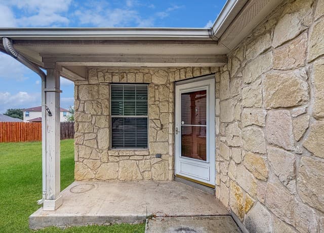 3-bedroom rental at 4922 Celtic Corner in San Antonio, TX — photo 3