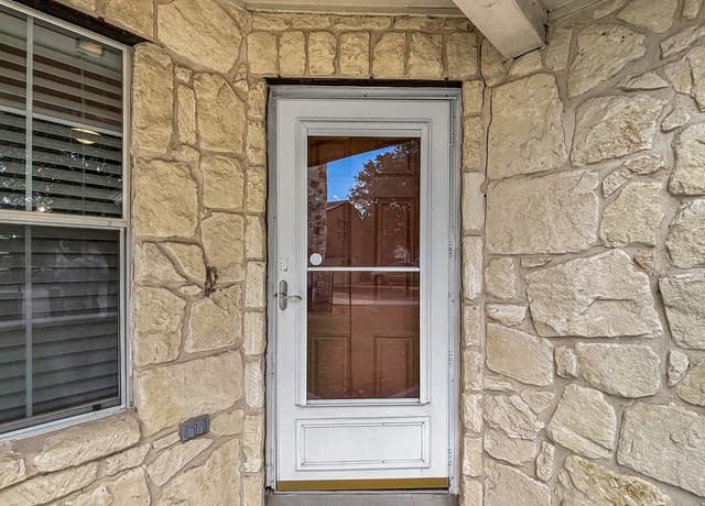 3-bedroom rental at 4922 Celtic Corner in San Antonio, TX — photo 4