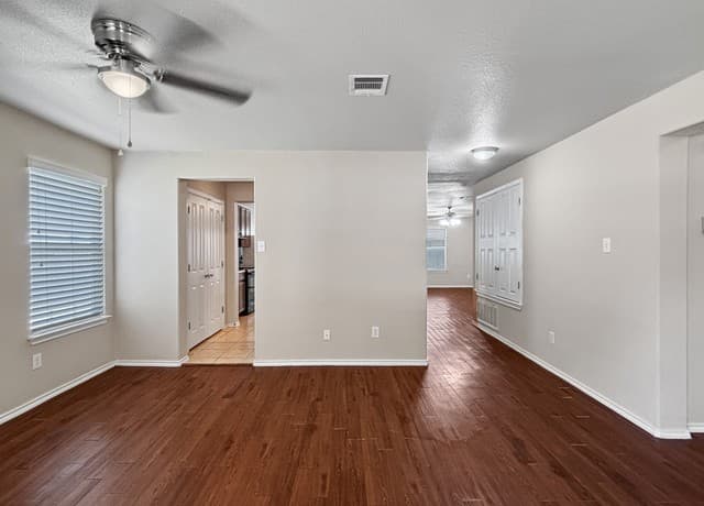 3-bedroom rental at 4922 Celtic Corner in San Antonio, TX — photo 5