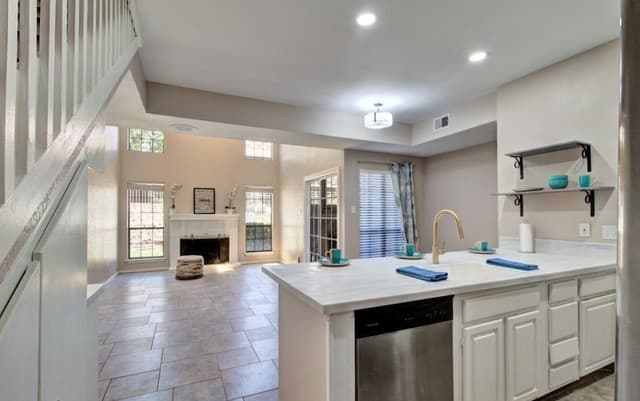 2-bedroom rental at 8633 Datapoint Unit 260 in San Antonio, TX — photo 4
