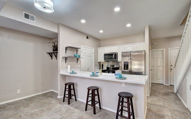 2-bedroom rental at 8633 Datapoint Unit 260 in San Antonio, TX — photo 5