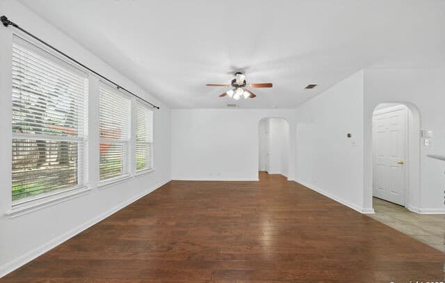 4-bedroom rental at 511 Sedberry Ct in San Antonio, TX — photo 4