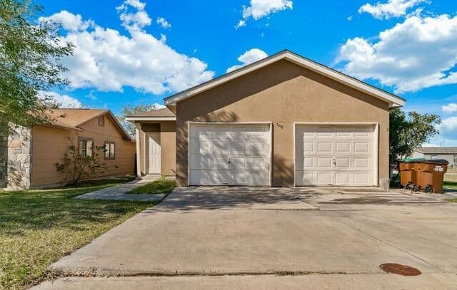 3-bedroom rental at 7379 Longing Trail Unit 1 in San Antonio, TX — photo 3