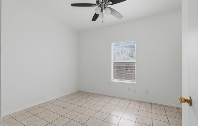 2-bedroom rental at 1706 W Craig Pl Unit 5 in San Antonio, TX — photo 3