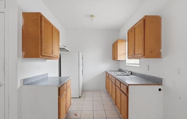 2-bedroom rental at 1706 W Craig Pl Unit 5 in San Antonio, TX — photo 4