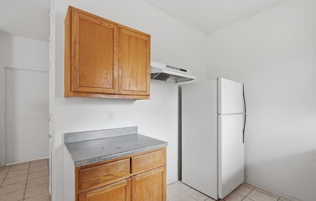 2-bedroom rental at 1706 W Craig Pl Unit 5 in San Antonio, TX — photo 5