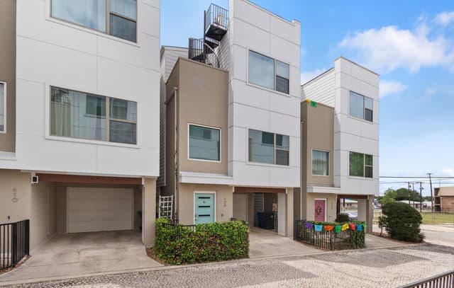 2-bedroom rental at 408 Lewis in San Antonio TX