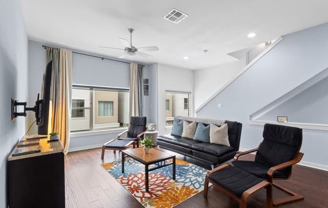 2-bedroom rental at 408 Lewis in San Antonio, TX — photo 4