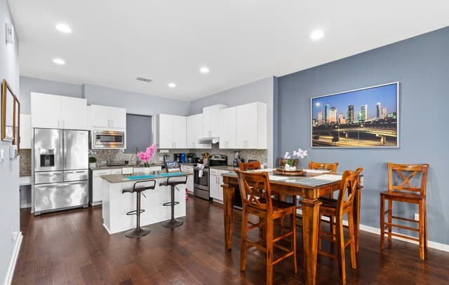 2-bedroom rental at 408 Lewis in San Antonio, TX — photo 5
