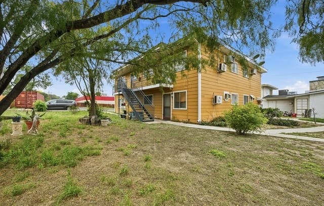 1-bedroom rental at 6641 San Pedro Ave in San Antonio, TX — photo 2