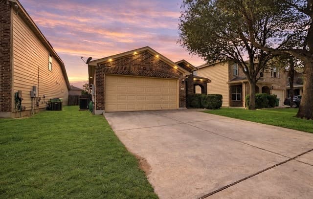3-bedroom rental at 3839 Browning Blf in San Antonio, TX — photo 2