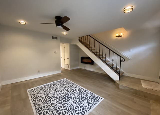 2-bedroom rental at 2811 Woodbury St Unit 403 in San Antonio, TX — photo 2