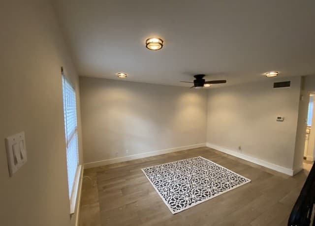2-bedroom rental at 2811 Woodbury St Unit 403 in San Antonio, TX — photo 3