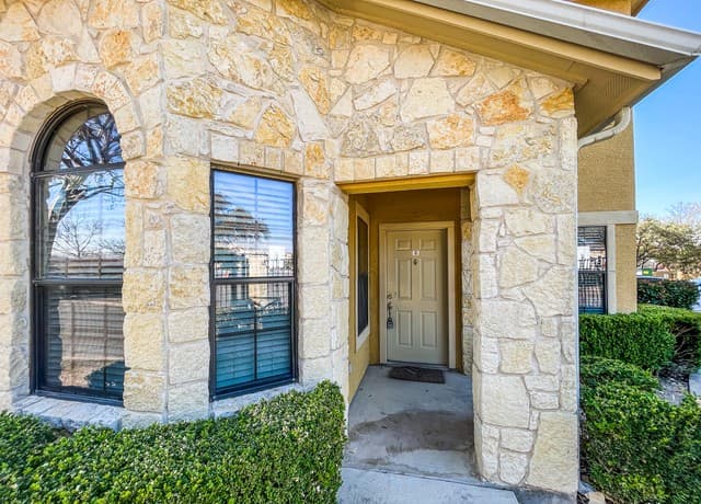 2-bedroom rental at 6160 Eckhert Rd Unit 101 in San Antonio, TX — photo 5