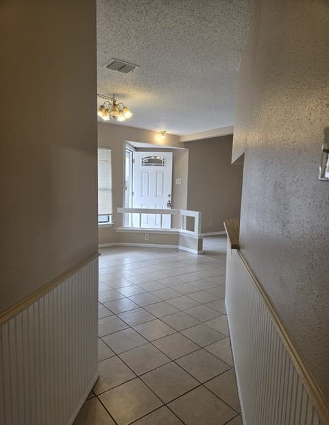3-bedroom rental at 5719 Country Sun Dr in San Antonio, TX — photo 2