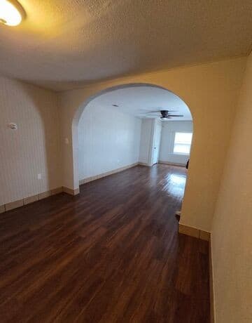 2-bedroom rental at 902 C St Unit 1 in Floresville, TX — photo 3