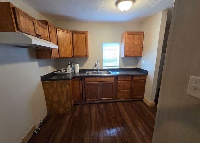 2-bedroom rental at 902 C St Unit 1 in Floresville, TX — photo 4