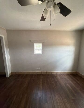 2-bedroom rental at 902 C St Unit 1 in Floresville, TX — photo 5