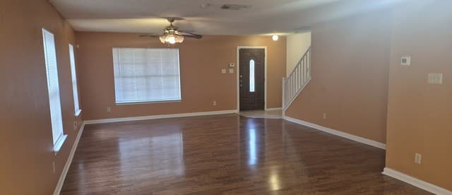 4-bedroom rental at 2648 Westover View in San Antonio, TX — photo 3