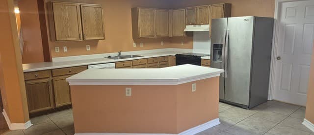 4-bedroom rental at 2648 Westover View in San Antonio, TX — photo 4