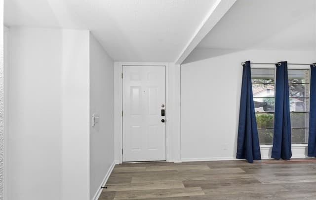 4-bedroom rental at 6106 Vance Jackson Rd Unit 1 in San Antonio, TX — photo 4
