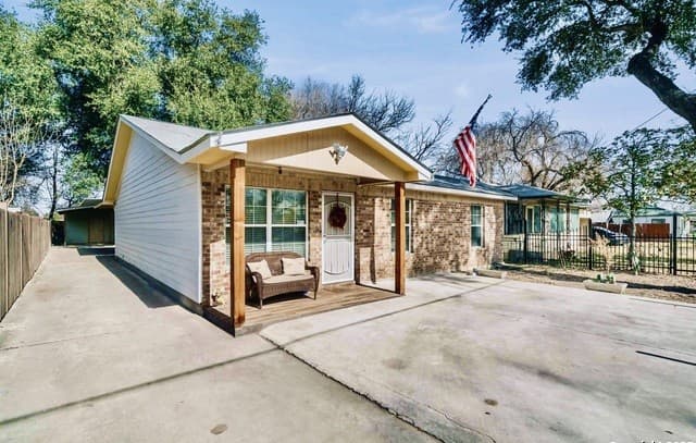1-bedroom rental at 239 Peabody Ave Unit 3 in San Antonio TX