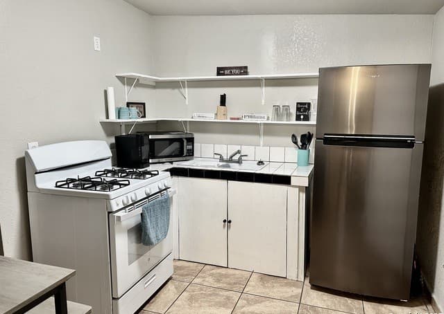 1-bedroom rental at 239 Peabody Ave Unit 3 in San Antonio, TX — photo 4