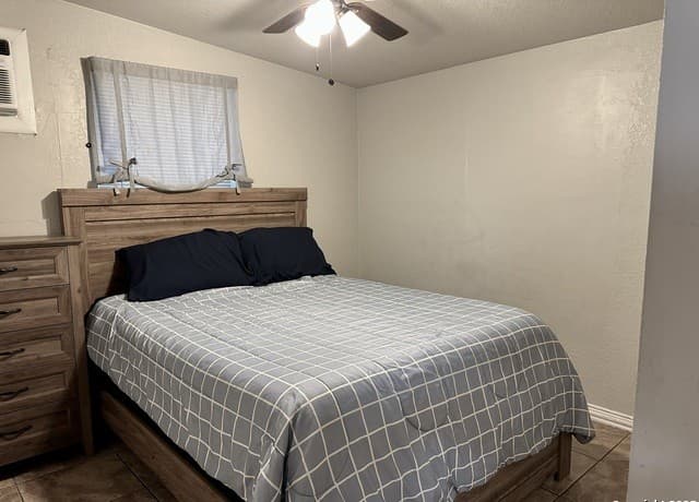 1-bedroom rental at 239 Peabody Ave Unit 3 in San Antonio, TX — photo 5