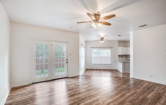 3-bedroom rental at 7415 Corian Park Dr in San Antonio, TX — photo 4