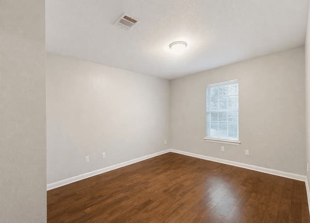 4-bedroom rental at 6721 Brothers Lane in San Antonio, TX — photo 4