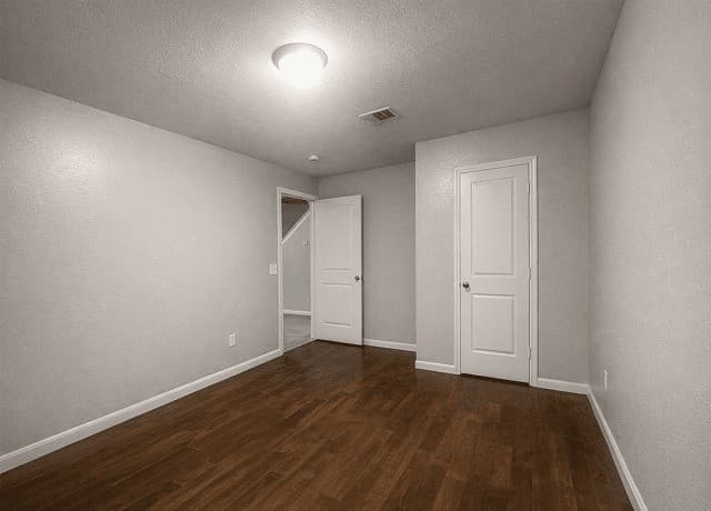 4-bedroom rental at 6721 Brothers Lane in San Antonio, TX — photo 5