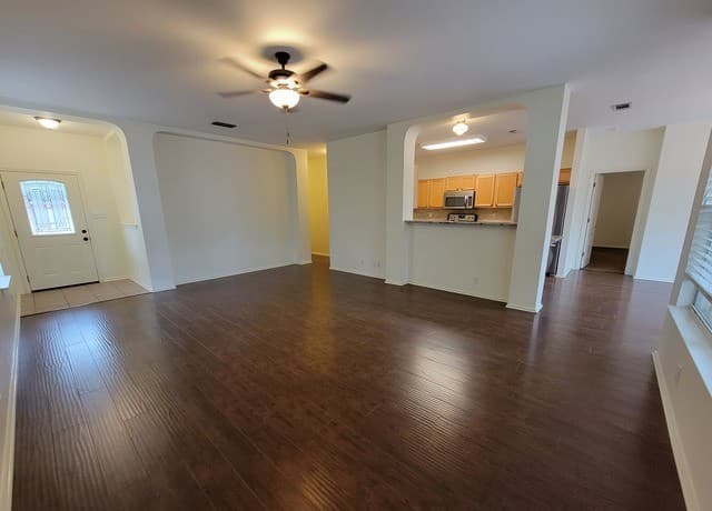 3-bedroom rental at 3476 Dartmouth Cv in Schertz, TX — photo 5