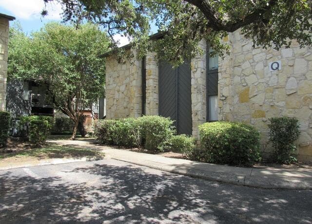 2-bedroom rental at 3843 Barrington Unit 165Q Unit 165Q in San Antonio TX