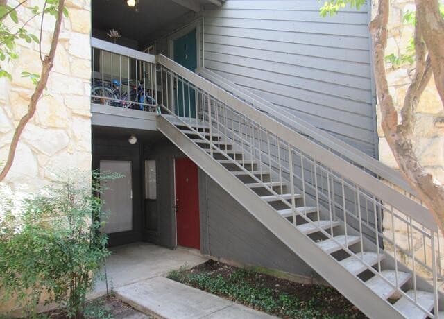 2-bedroom rental at 3843 Barrington Unit 165Q Unit 165Q in San Antonio, TX — photo 2