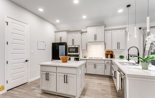 4-bedroom rental at 2134 Knippa in San Antonio, TX — photo 3