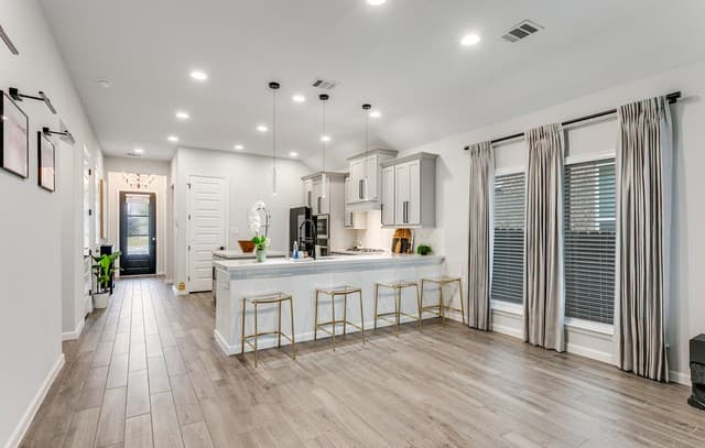 4-bedroom rental at 2134 Knippa in San Antonio, TX — photo 5