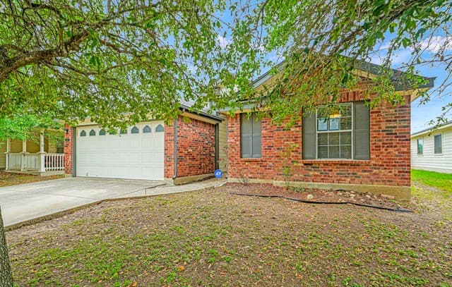 4-bedroom rental at 8411 Favero Cove in Converse, TX — photo 2