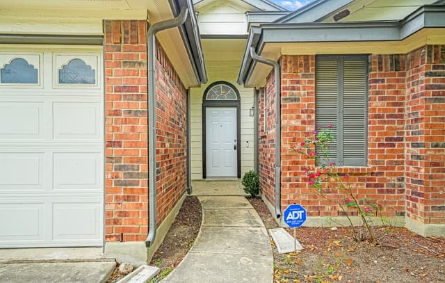 4-bedroom rental at 8411 Favero Cove in Converse, TX — photo 3