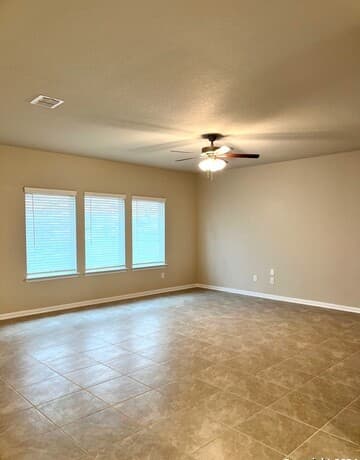 3-bedroom rental at 9223 Grand Western in Converse, TX — photo 2