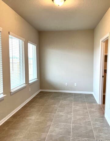 3-bedroom rental at 9223 Grand Western in Converse, TX — photo 5