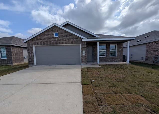4-bedroom rental at 2207 Allison Crk in Marion, TX — photo 2