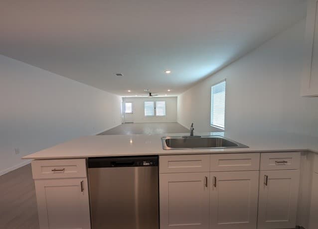 4-bedroom rental at 2207 Allison Crk in Marion, TX — photo 4