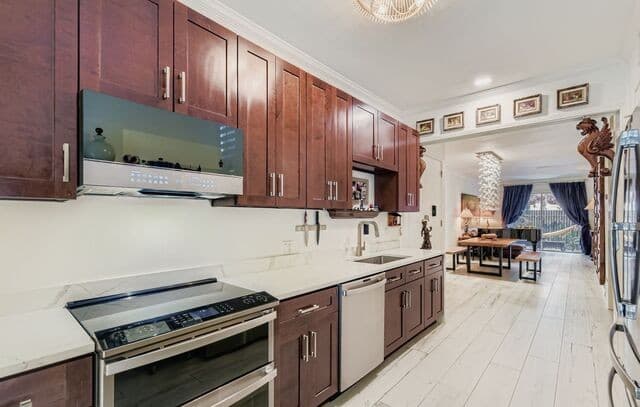 3-bedroom rental at 7711 Broadway Unit C 1 in San Antonio, TX — photo 3