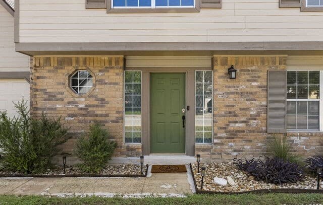 3-bedroom rental at 7306 Park West Dr in San Antonio, TX — photo 2