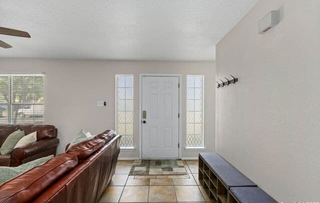 3-bedroom rental at 7306 Park West Dr in San Antonio, TX — photo 3