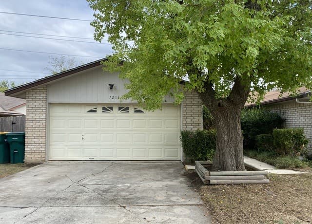 3-bedroom rental at 7214 Rimwood St in Live Oak TX
