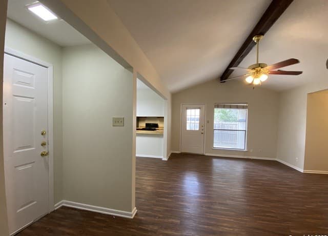 3-bedroom rental at 7214 Rimwood St in Live Oak, TX — photo 3