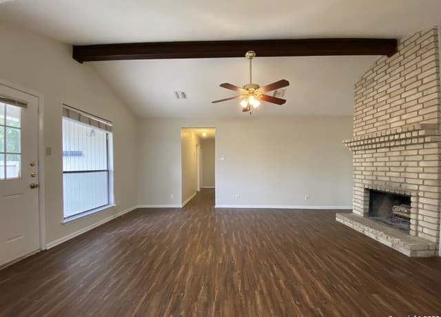 3-bedroom rental at 7214 Rimwood St in Live Oak, TX — photo 4