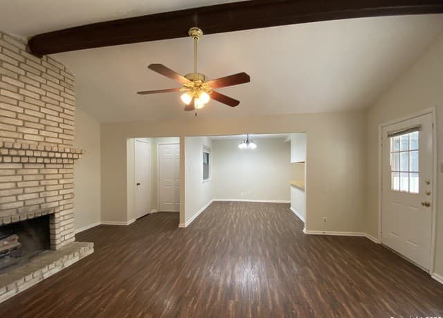 3-bedroom rental at 7214 Rimwood St in Live Oak, TX — photo 5